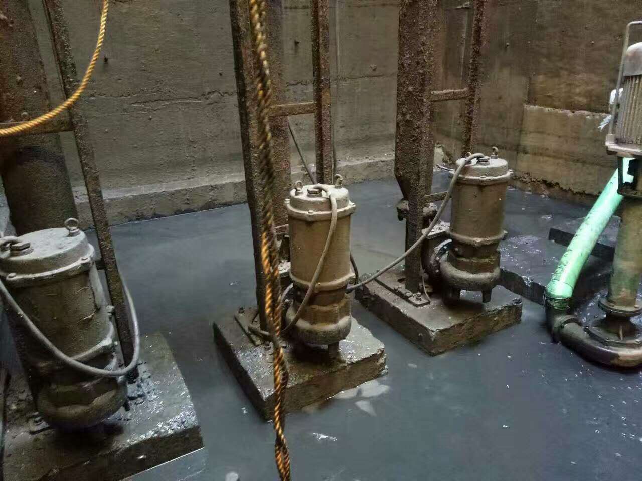 长海污水池清理